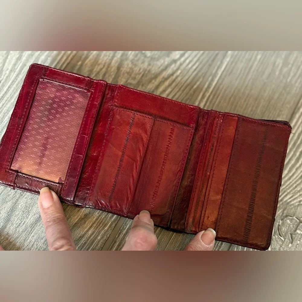 6 vintage leather wallets, all styles, good condition